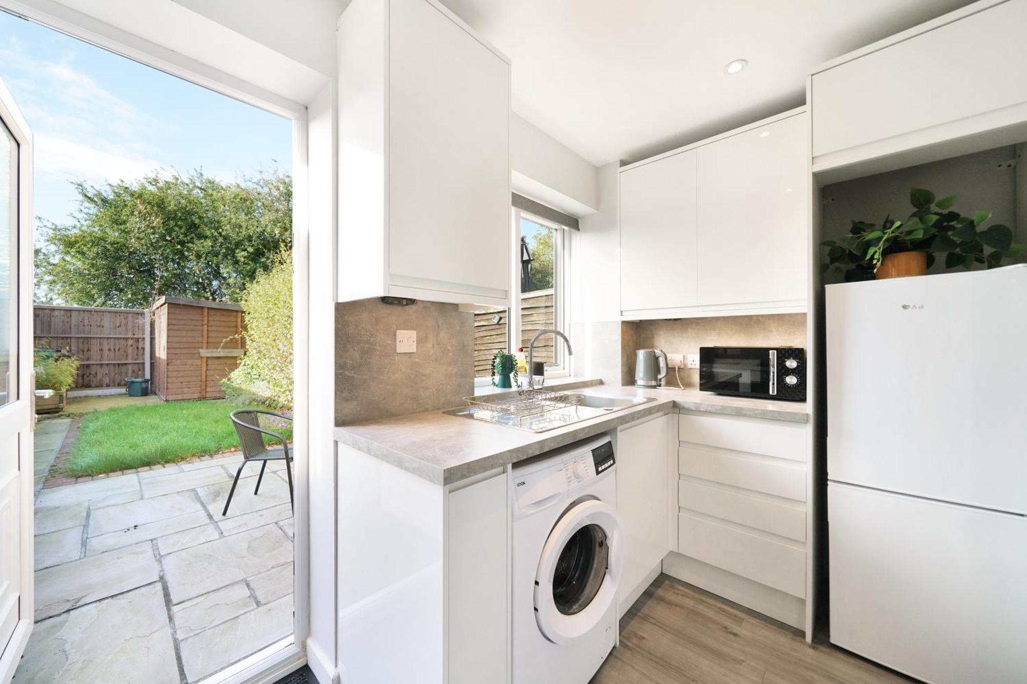 Cosy Corner In Aylesbury Near Stoke Mandeville Hospital & Town Centre With Private Parking Eksteriør bilde