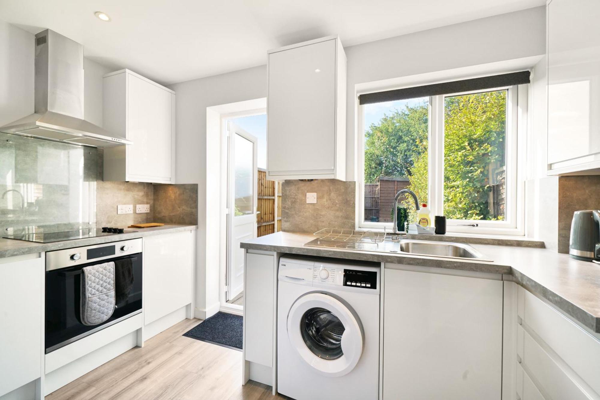 Cosy Corner In Aylesbury Near Stoke Mandeville Hospital & Town Centre With Private Parking Eksteriør bilde