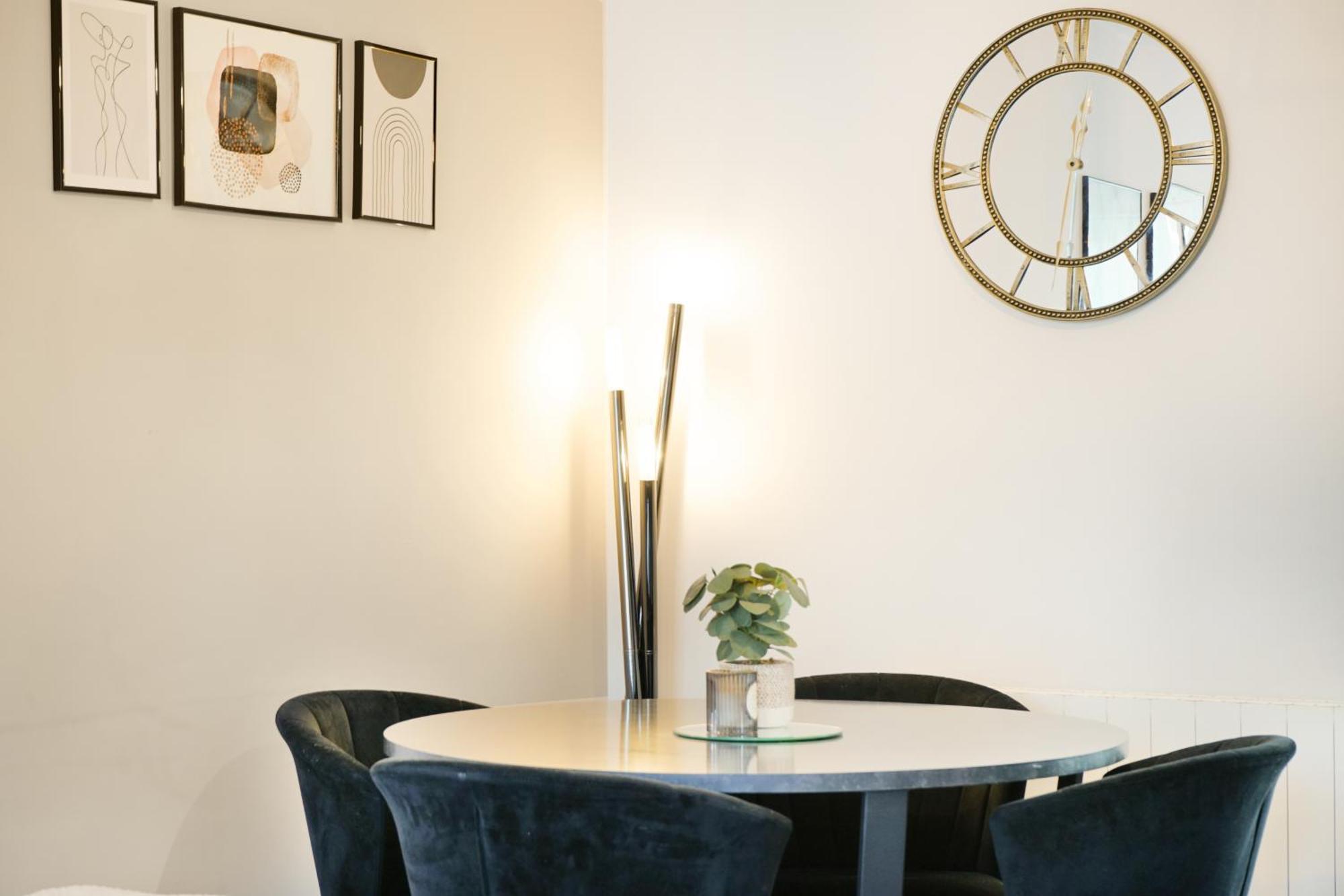 Cosy Corner In Aylesbury Near Stoke Mandeville Hospital & Town Centre With Private Parking Eksteriør bilde