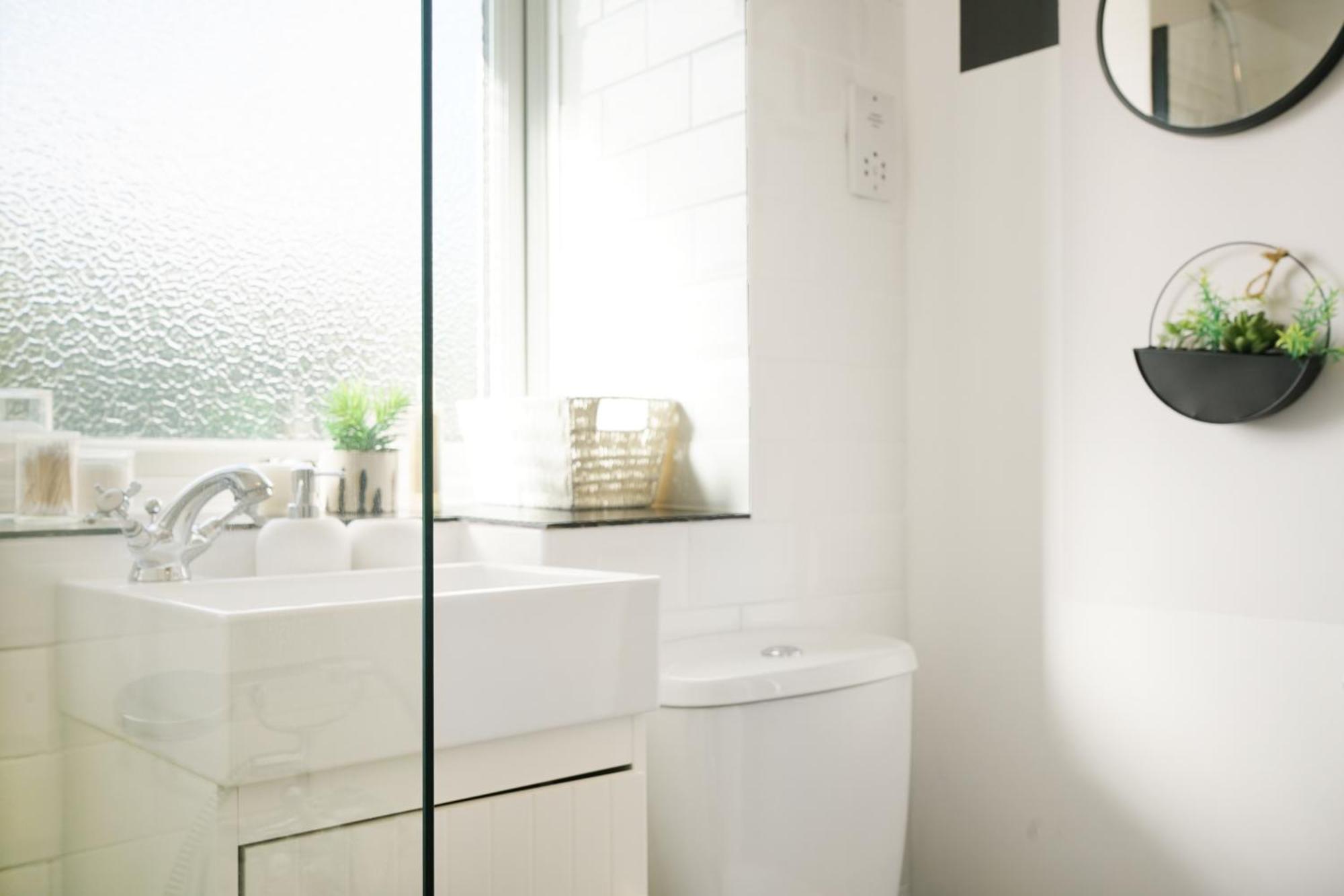 Cosy Corner In Aylesbury Near Stoke Mandeville Hospital & Town Centre With Private Parking Eksteriør bilde